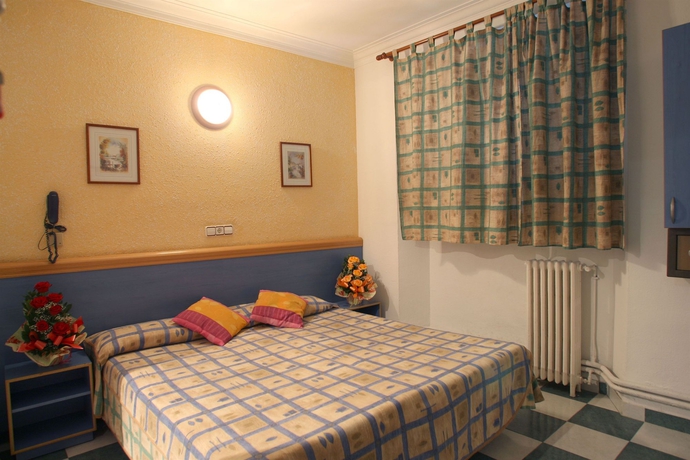 Imagen de la habitación del Hotel Barbara. Foto 3