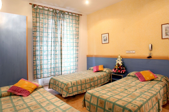 Imagen de la habitación del Hotel Barbara. Foto 6