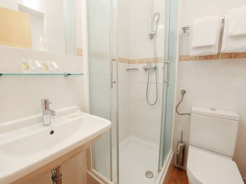 Imagen de la habitación del Hotel Barbara Piran Beach. Foto 11