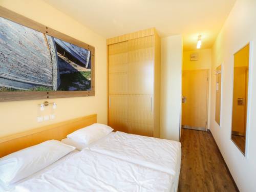 Imagen de la habitación del Hotel Barbara Piran Beach. Foto 13