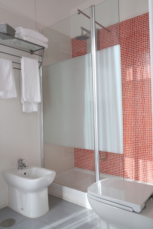 Imagen de la habitación del Hotel Barbarella. Foto 5