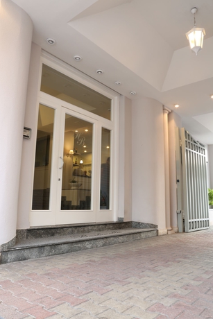 Imagen de los exteriores del Hotel Barbarella. Foto 10