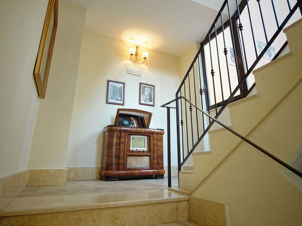 Imagen de los interiores del Hotel Barbato. Foto 16