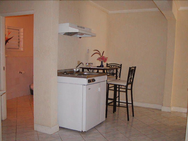 Imagen de la habitación del Hotel Bar-b-barn Beach. Foto 15