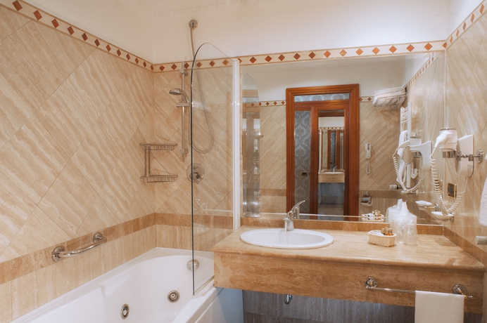 Imagen de la habitación del Hotel Barberini. Foto 9