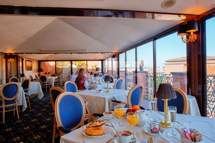 Imagen del bar/restaurante del Hotel Barberini. Foto 2