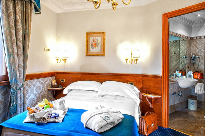 Imagen de la habitación del Hotel Barberini. Foto 12