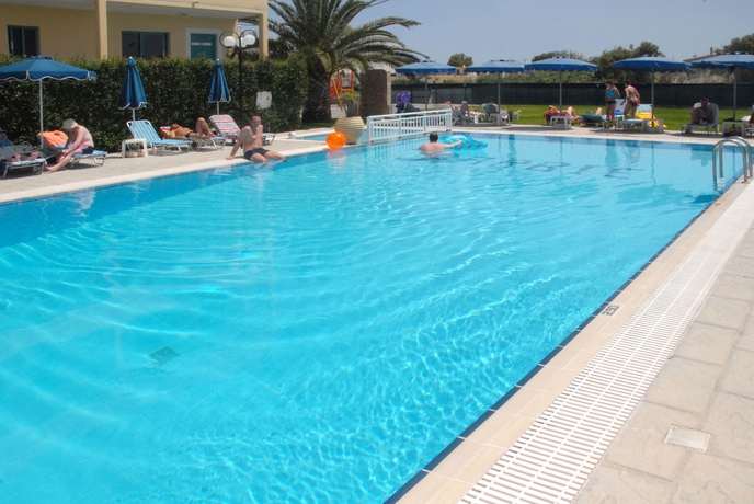 Imagen de la piscina del Hotel Barbie Apartments. Foto 16