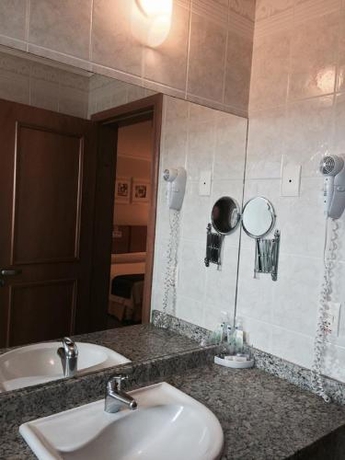 Imagen de la habitación del Hotel Barbur Plaza. Foto 6