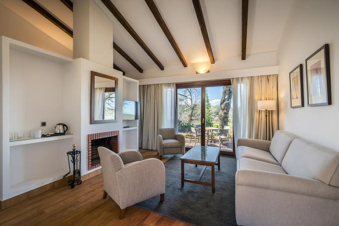 Imagen de la habitación del Hotel Barcelo Aracena. Foto 4