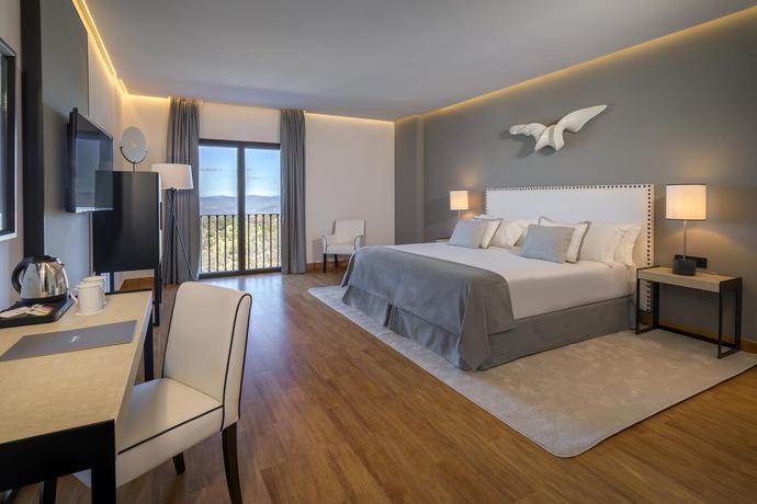 Imagen de la habitación del Hotel Barcelo Aracena. Foto 5