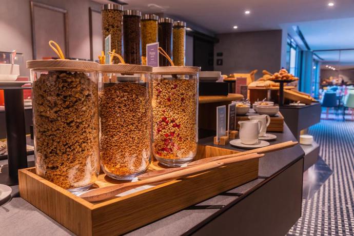 Imagen del bar/restaurante del Hotel Barcelo Budapest. Foto 1