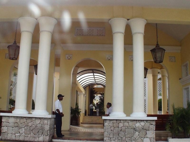 Imagen general del Hotel Barcelo Capella Beach. Foto 8