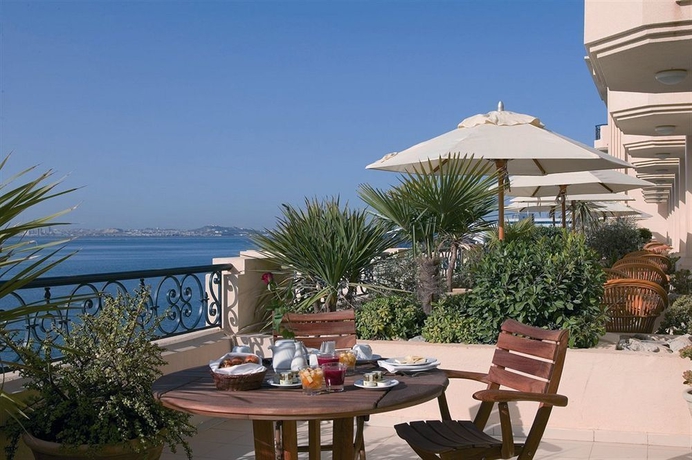 Imagen del bar/restaurante del Hotel Barcelo Concorde Les Berges Du Lac. Foto 2