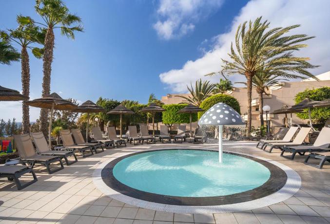 Imagen de la piscina del Hotel Barcelo Lanzarote Active Resort. Foto 20