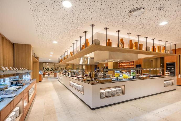 Imagen del bar/restaurante del Hotel Barcelo Lanzarote Active Resort. Foto 7