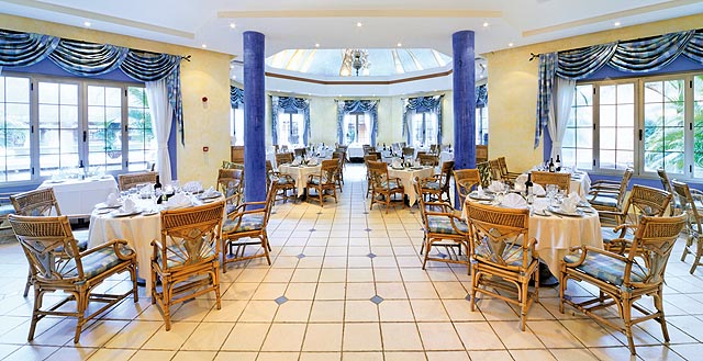 Imagen del bar/restaurante del Hotel Barcelo Maya Colonial and Maya Tropical. Foto 2