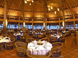 Imagen del bar/restaurante del Hotel Barcelo Maya Colonial and Maya Tropical. Foto 3