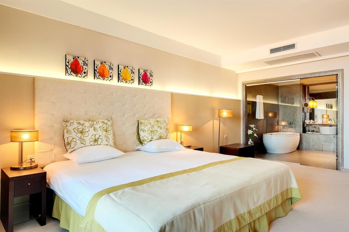 Imagen de la habitación del Hotel Barcelo Royal Beach. Foto 2