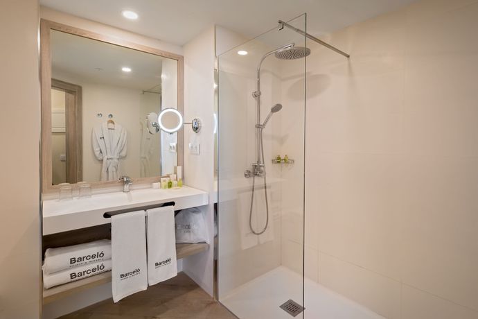 Imagen de la habitación del Hotel Barcelo Santiago. Foto 8