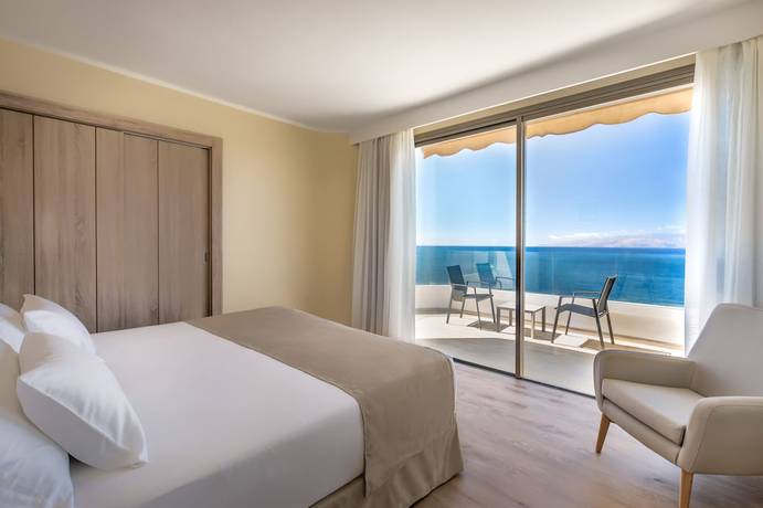 Imagen de la habitación del Hotel Barcelo Santiago. Foto 13