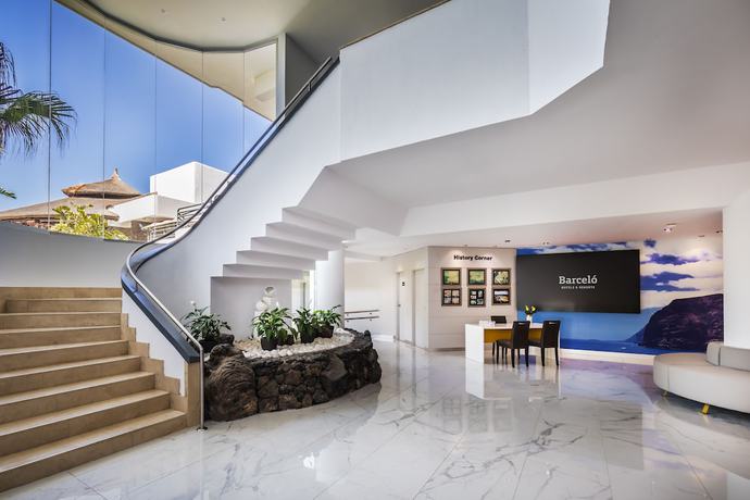 Imagen de los interiores del Hotel Barcelo Santiago. Foto 17