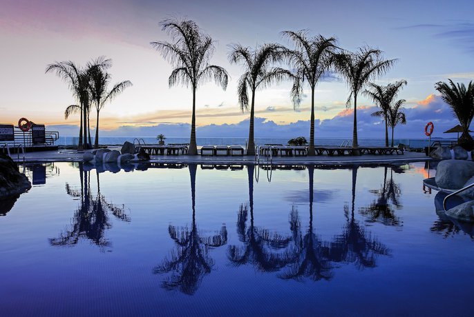 Imagen de la piscina del Hotel Barcelo Santiago. Foto 22