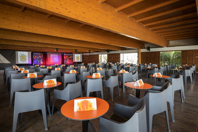 Imagen del bar/restaurante del Hotel Barcelo Santiago. Foto 6