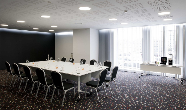 Imagen de los interiores del Hotel Barcelo Sants. Foto 16