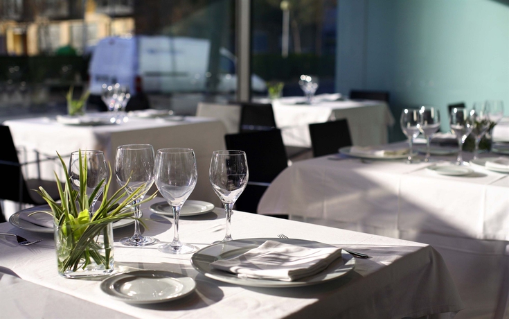 Imagen del bar/restaurante del Hotel Barcelo Valencia. Foto 3