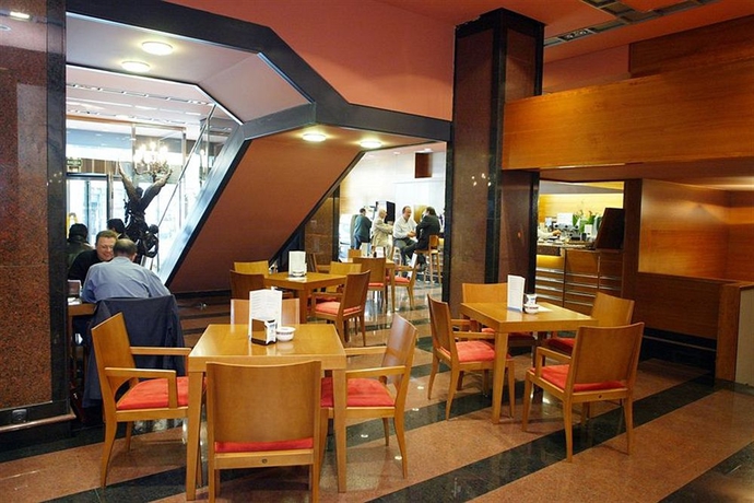 Imagen del bar/restaurante del Hotel Barcelo Valladolid. Foto 2