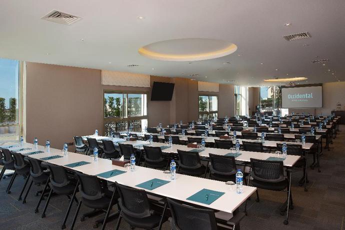 Imagen de los interiores del Hotel Barceló Al Jaddaf. Foto 30