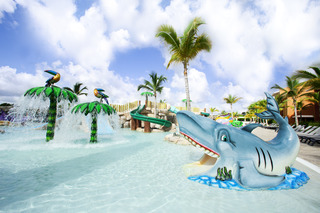 Imagen de la piscina del Hotel Barcel&oacute; B&aacute;varo Palace - All Inclusive. Foto 11