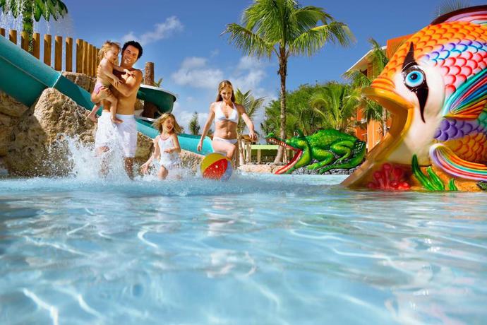 Imagen de la piscina del Hotel Barcel&oacute; B&aacute;varo Palace - All Inclusive. Foto 14