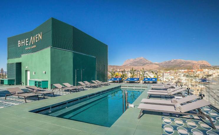 Imagen de la piscina del Hotel Barcel&oacute; Benidorm Beach - Adults Recommended. Foto 18