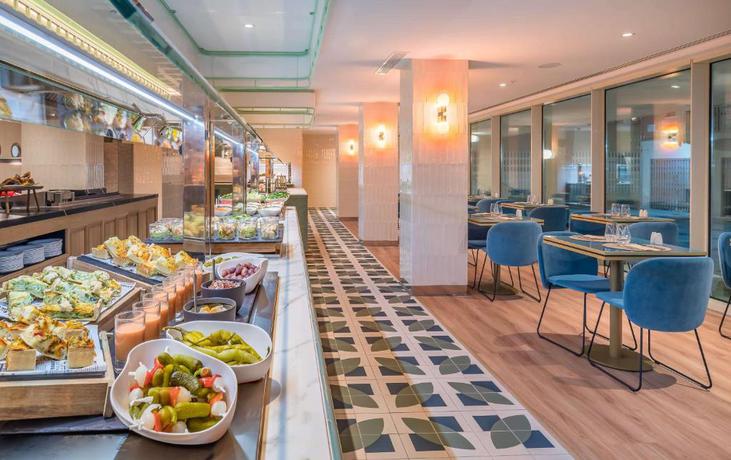 Imagen del bar/restaurante del Hotel Barcel&oacute; Benidorm Beach - Adults Recommended. Foto 8