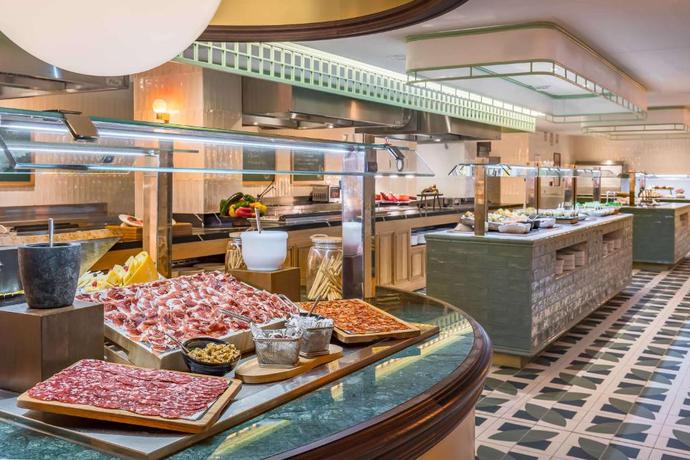 Imagen del bar/restaurante del Hotel Barcel&oacute; Benidorm Beach - Adults Recommended. Foto 10