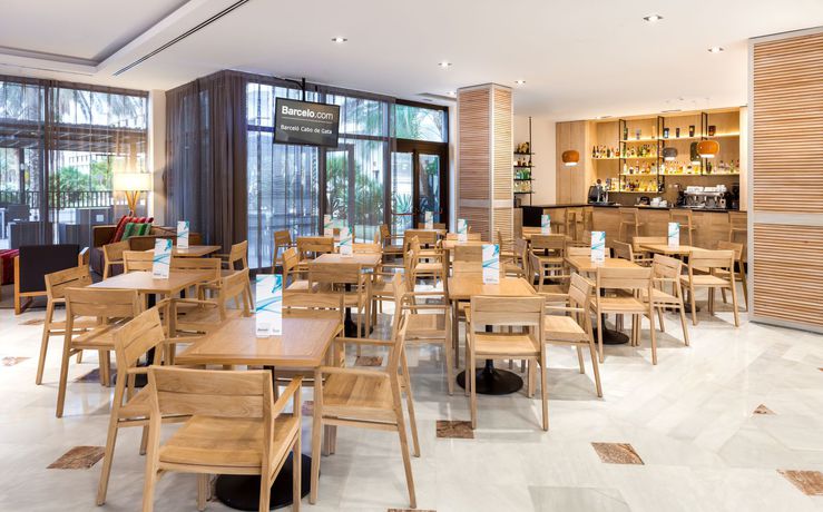 Imagen del bar/restaurante del Hotel Barceló Cabo De Gata. Foto 5