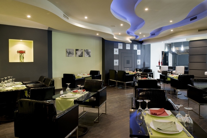 Imagen del bar/restaurante del Hotel Barceló Cairo Pyramids. Foto 2