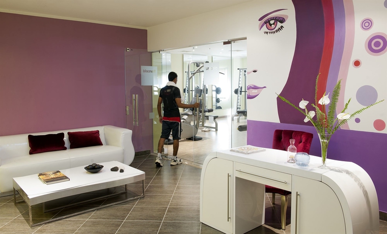 Imagen de la piscina del Hotel Barceló Cairo Pyramids. Foto 15