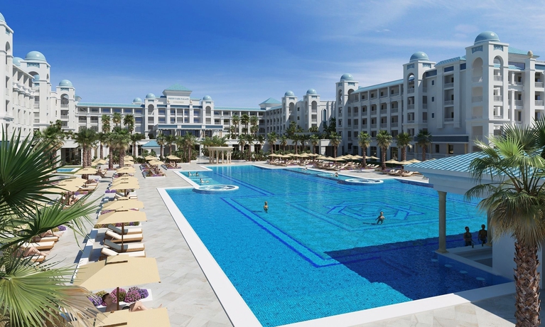 Imagen de la piscina del Hotel Barceló Concorde Green Park Palace. Foto 14