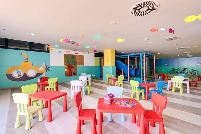 Imagen de los interiores del Hotel Barceló Costa Ballena Golf and Spa. Foto 10