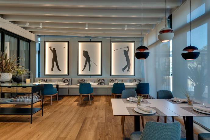 Imagen del bar/restaurante del Hotel Barceló Costa Ballena Golf and Spa. Foto 2