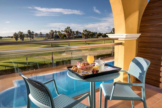 Imagen de los exteriores del Hotel Barceló Costa Ballena Golf and Spa. Foto 7