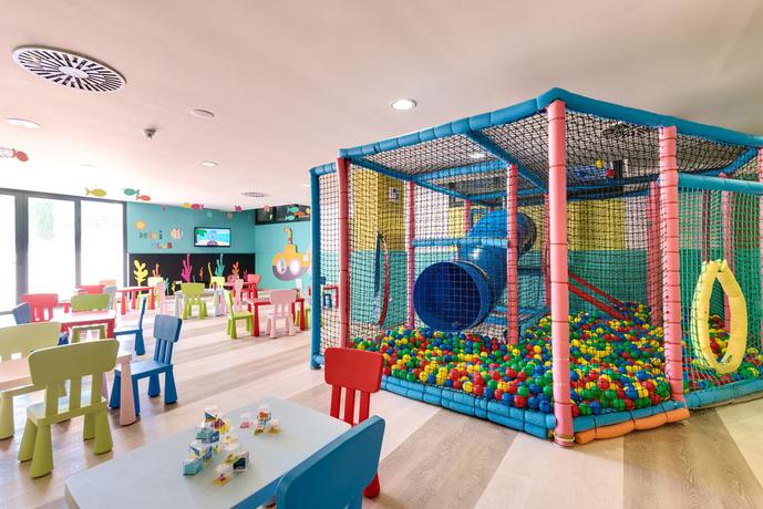 Imagen de los interiores del Hotel Barceló Costa Ballena Golf and Spa. Foto 16