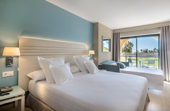 Imagen de la habitación del Hotel Barceló Costa Ballena Golf and Spa. Foto 6