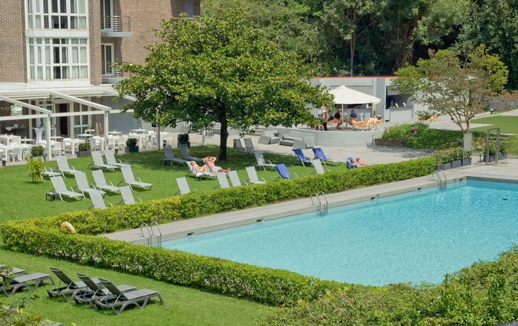 Imagen de la piscina del Hotel Barceló Costa Vasca. Foto 15