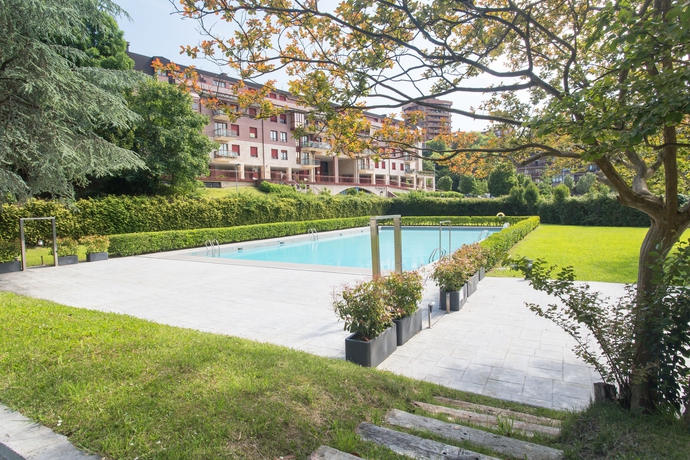 Imagen de la piscina del Hotel Barceló Costa Vasca. Foto 16