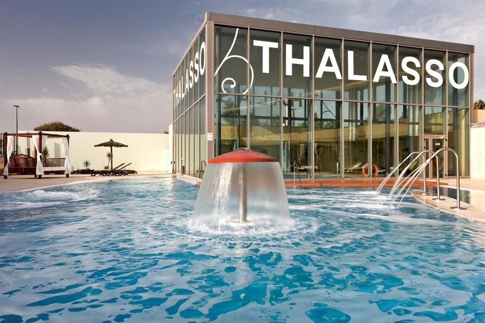 Imagen de la piscina del Hotel Barceló Fuerteventura Mar. Foto 16