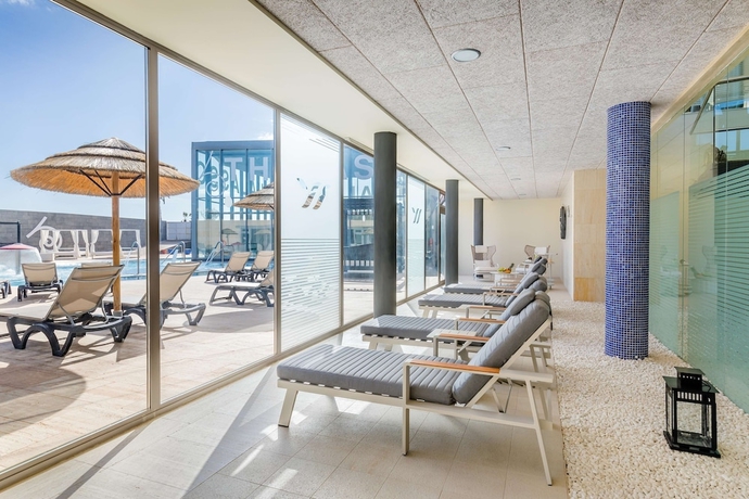 Imagen de la piscina del Hotel Barceló Fuerteventura Royal Level - Adults Only. Foto 18